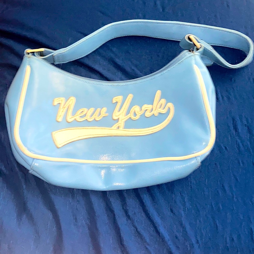 New York shoulder bag.